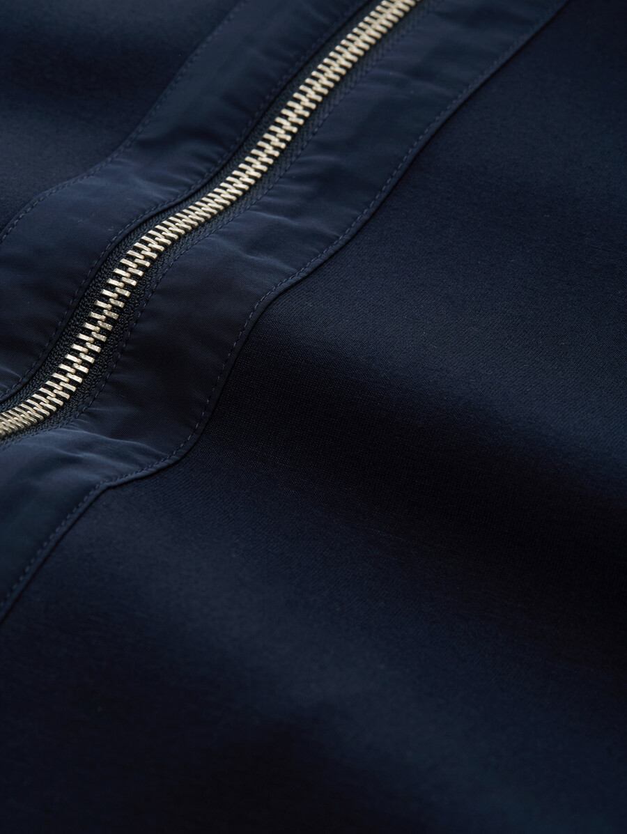 chaqueta tipo sudadera de buceo de corte cuadrado