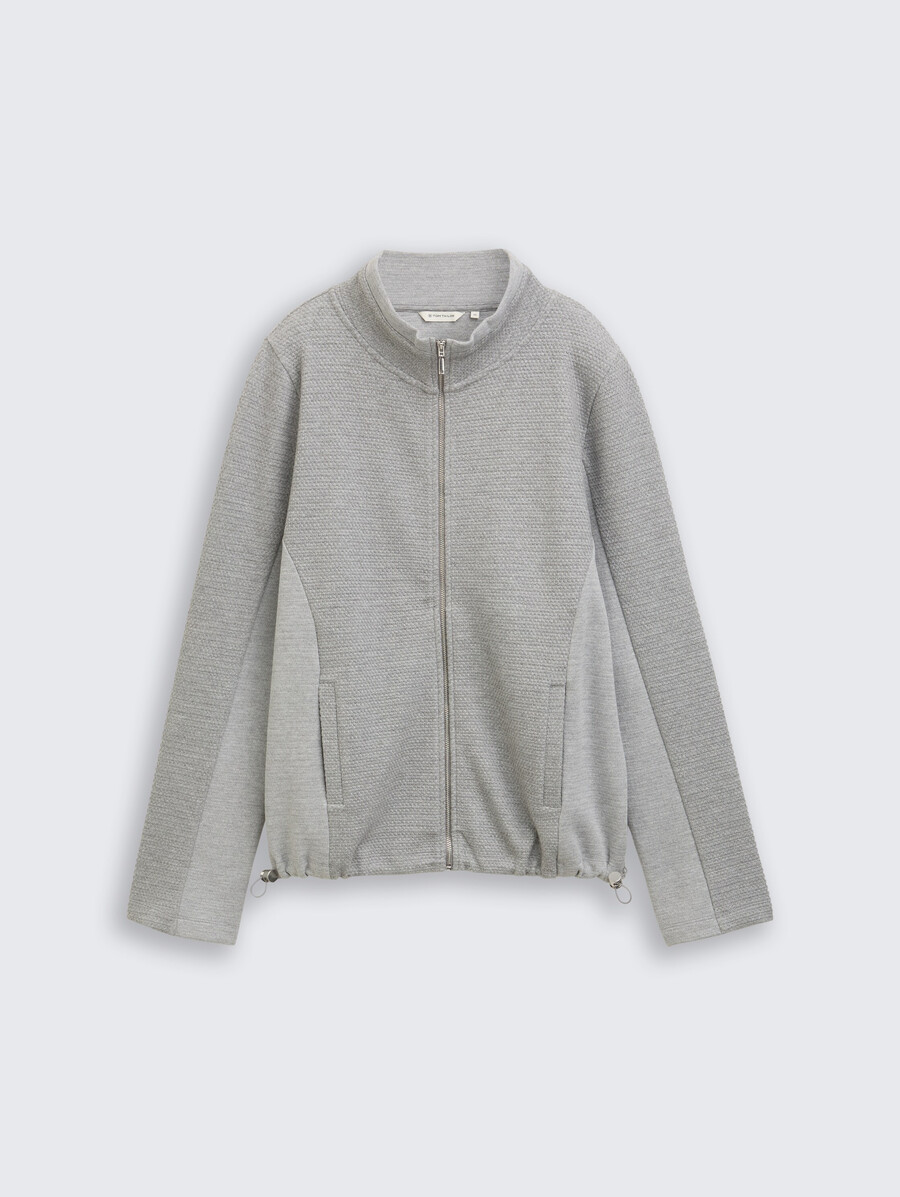 chaqueta deportiva con cuello alto