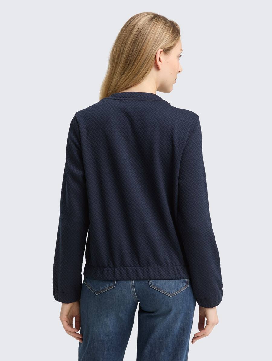 chaqueta deportiva con bolsillos abiertos